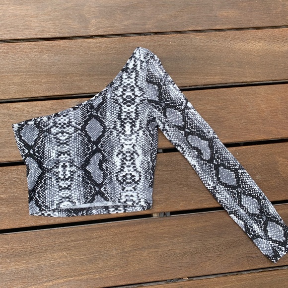 One shoulder snakeskin crop top - Picture 3 of 3
